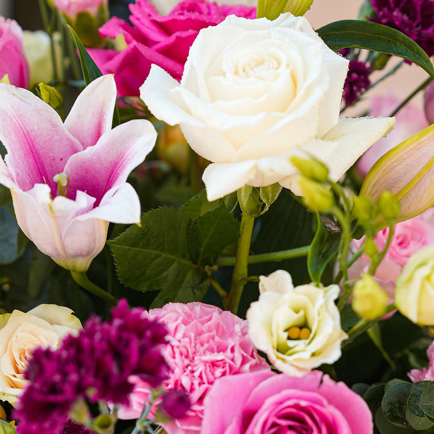 Enhance Your Christmas with Stunning Floral Arrangements